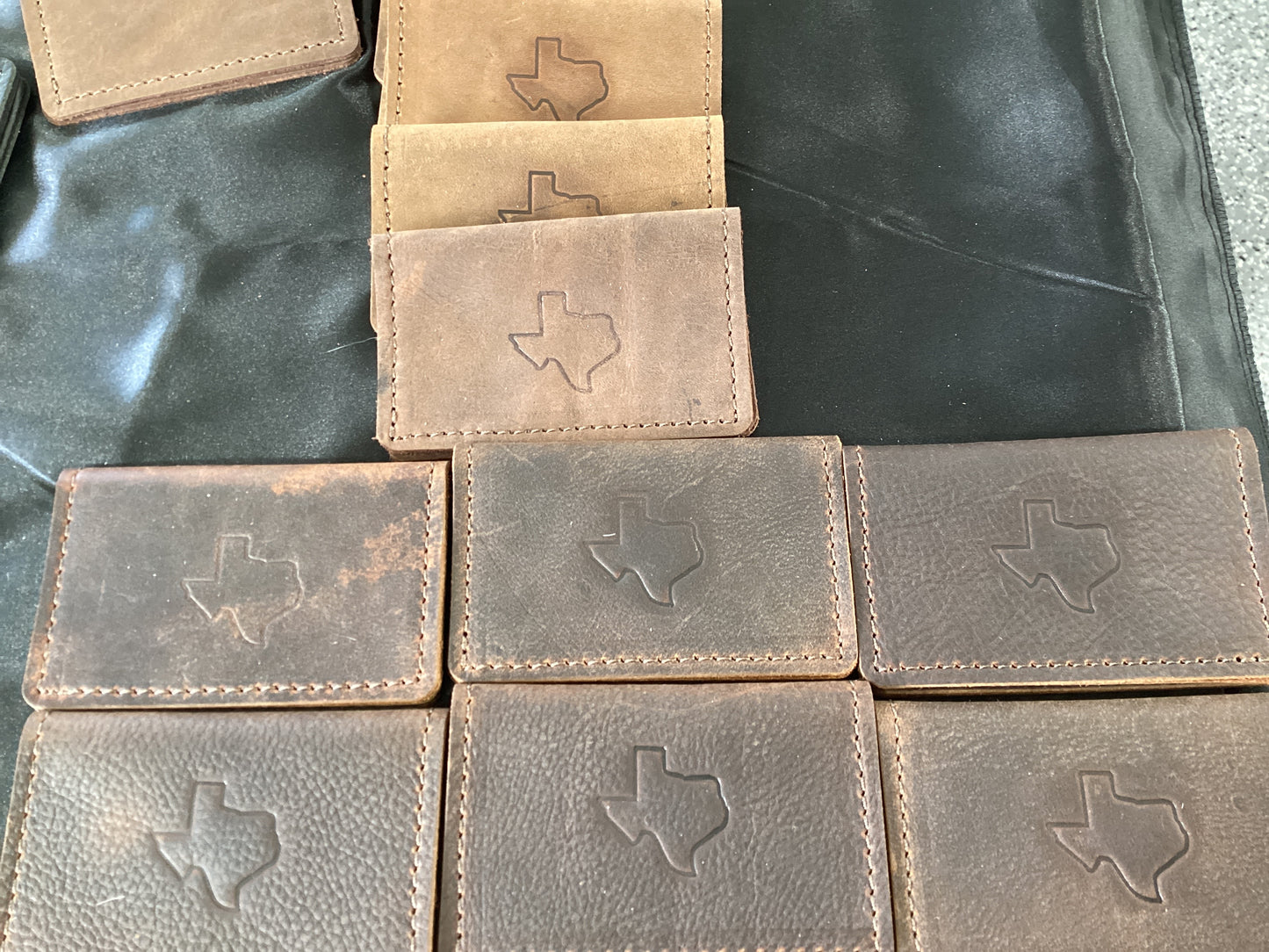 Embossed/CowHide Card Holder/Bi-Fold Wallet